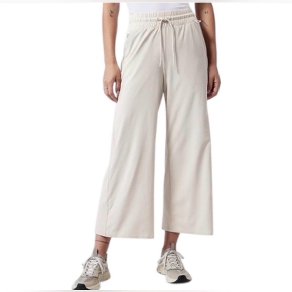 Athleta Pants - Athleta High Rise Wide Leg Cropped Endeavor Pants Activewear Casual Travel Light